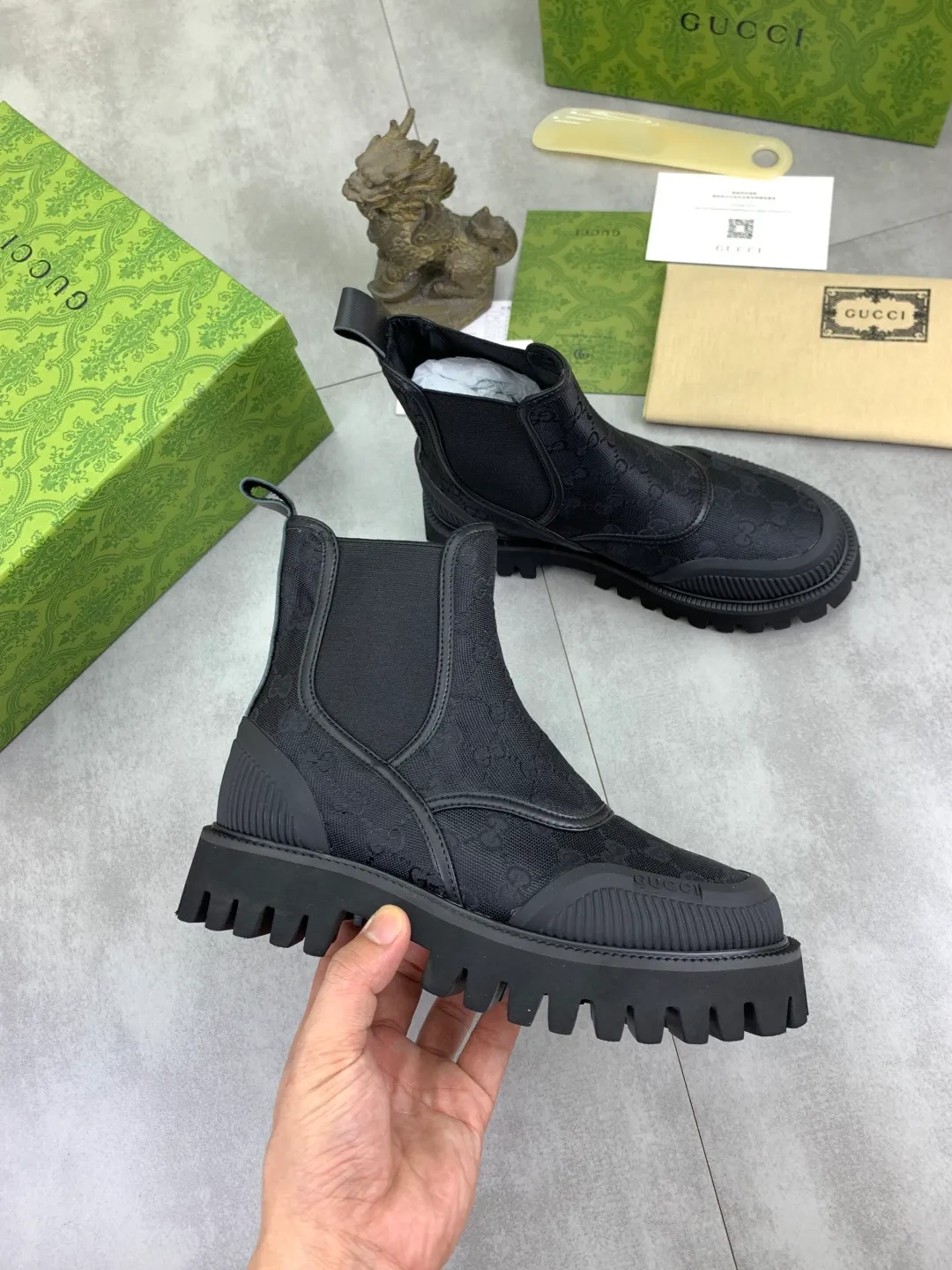 Men's Men's Shoes 💰P500 💰【New Style】 Gucci lazy slip-on couple 🧑‍🤝‍🧑 style high-top leather shoes hot selection (Gucci GUCCI) official website latest Gucci lazy 🎁 leather shoes, hot style 💥 style is simple and elegant, exclusive for trendy men. Unique official website latest brand original double G pressure Floral elements👑Original Gucci decoration, fashionable and elegant, the fabric is original calfskin with double G denim✅fully imported soft sheepskin lining, the official website specifies wear-resistant lightweight foam business outsole, the classic model is taken in real life🎬Number of yards: 36-46 Various colors available